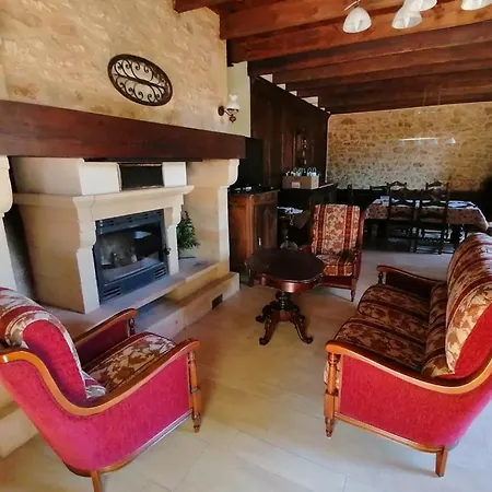 Maison De Charme Pour Huit A Neuf Personnes Proche Sarlat Et Vallee De La Dordogne Au Calme *