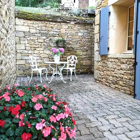 Maison De Charme Pour Huit A Neuf Personnes Proche Sarlat Et Vallee De La Dordogne Au Calme *